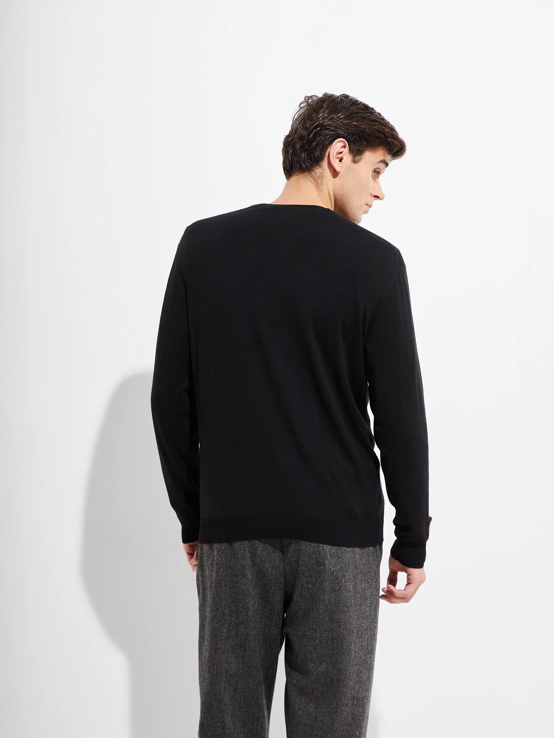 Brian Sweater Vicuña Color Black - Image 3